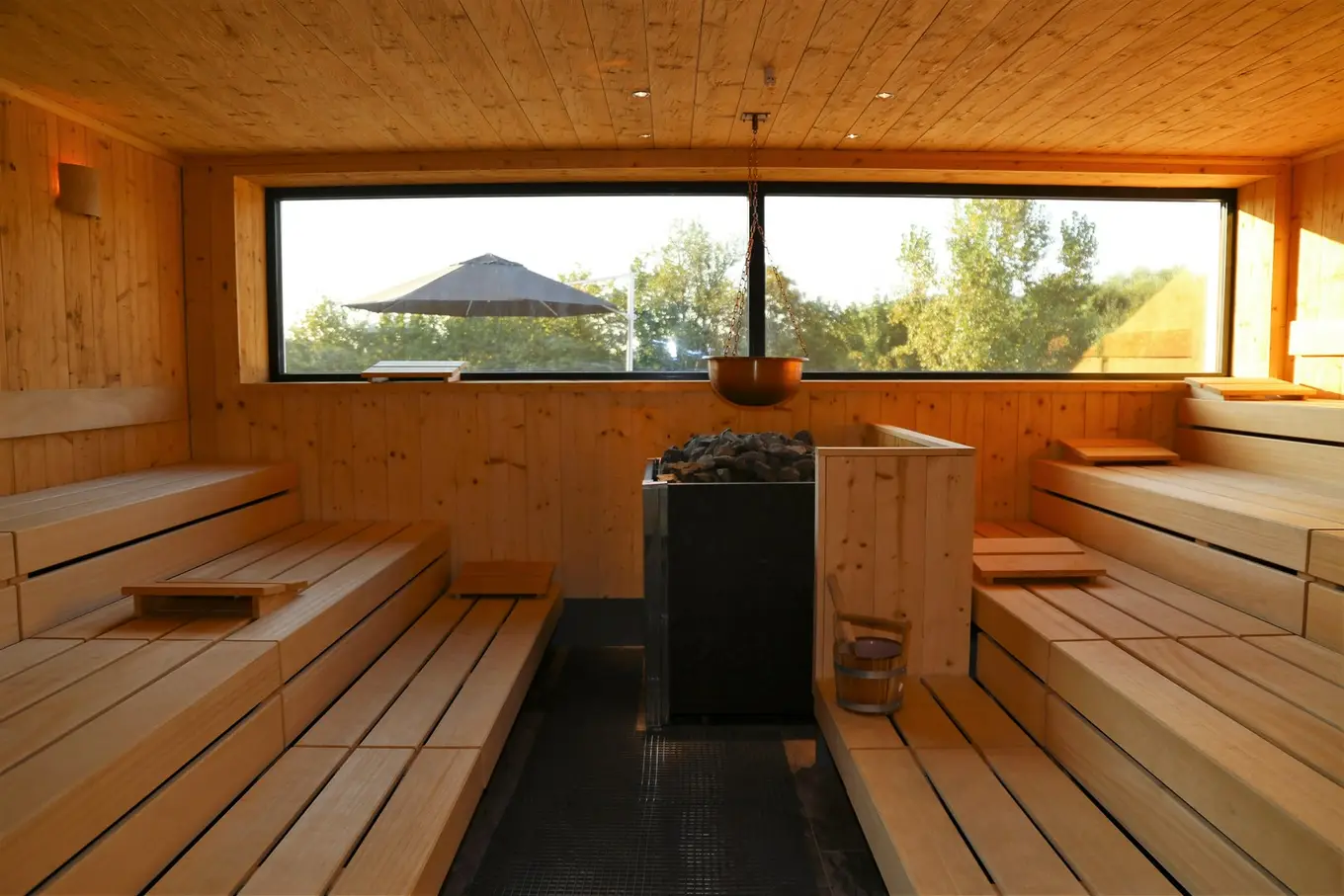 sauna ogrodowa od środka